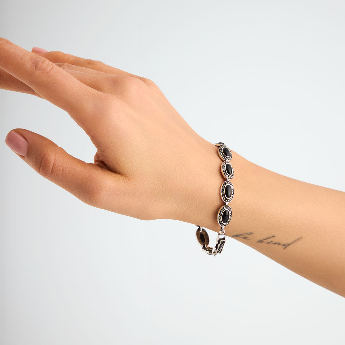 Bransoletka srebrna z markazytami i onyksem