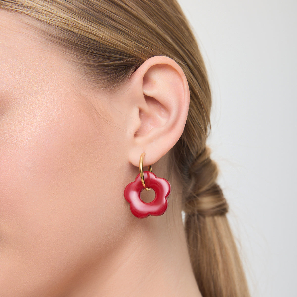 Kolczyki stalowe z czerwonym tworzywem - kwiaty - Moderno