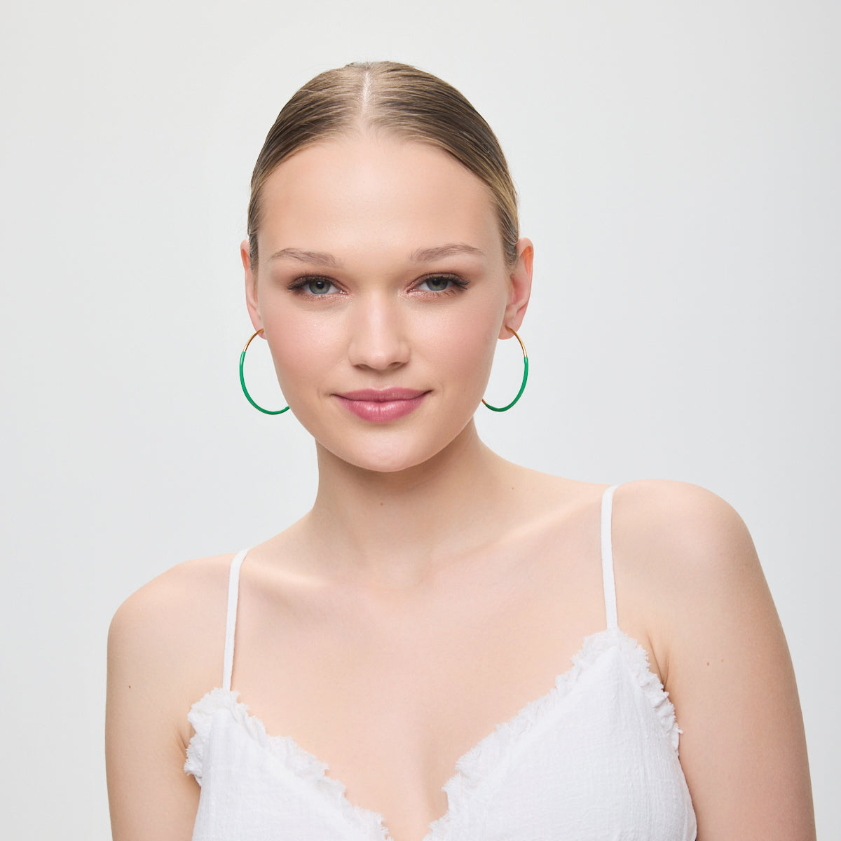 Kolczyki stalowe półokrągłe z zieloną emalią - Moderno