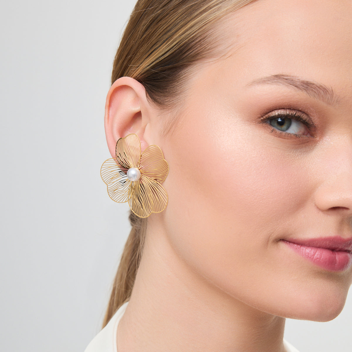 Kolczyki stalowe ażurowe z imitacją pereł - kwiaty - Moderno