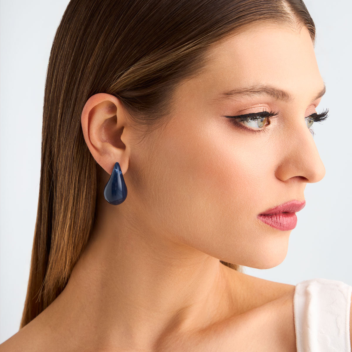 Kolczyki stalowe z granatową żywicą - łezki - Moderno