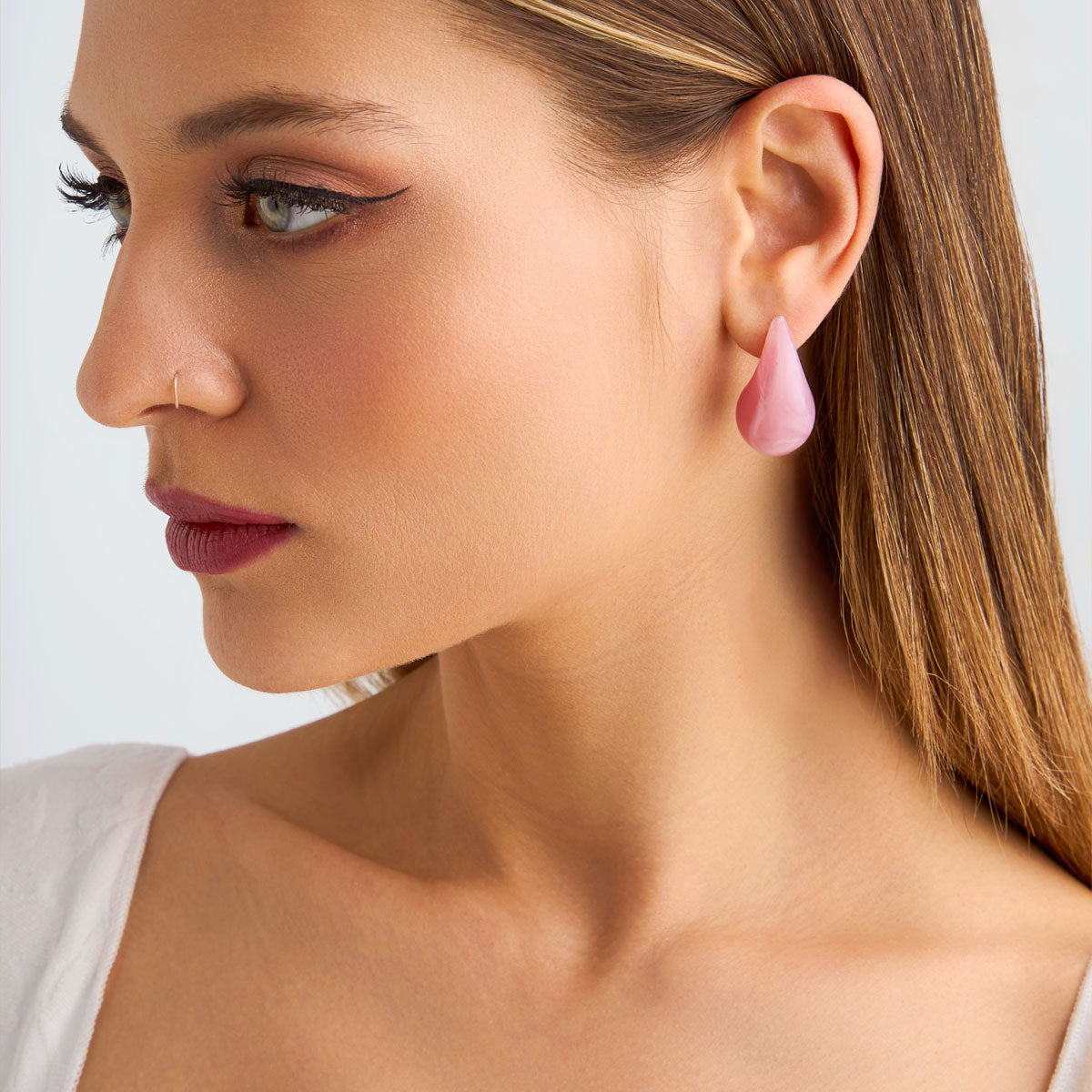 Kolczyki stalowe z różową żywicą - łezki - Moderno