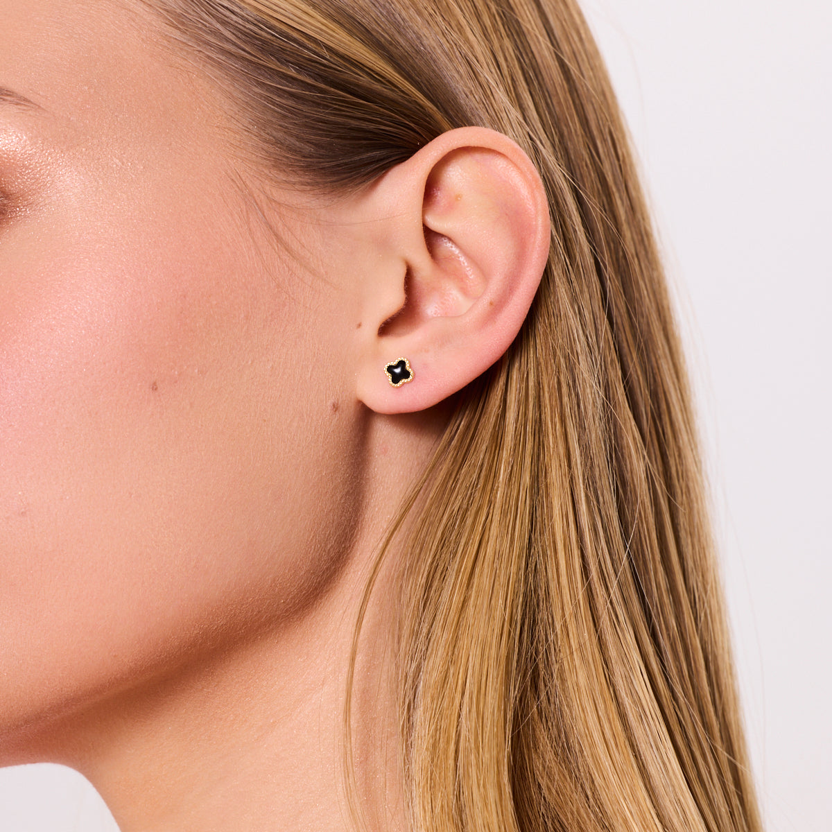 Kolczyki srebrne pozłacane z czarną emalią - koniczyny