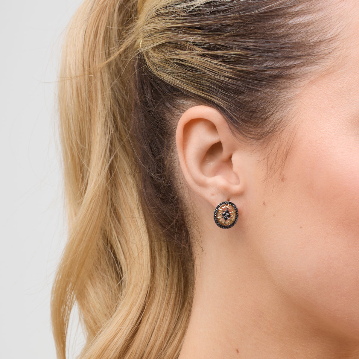 Kolczyki złote z czarnymi cyrkoniami