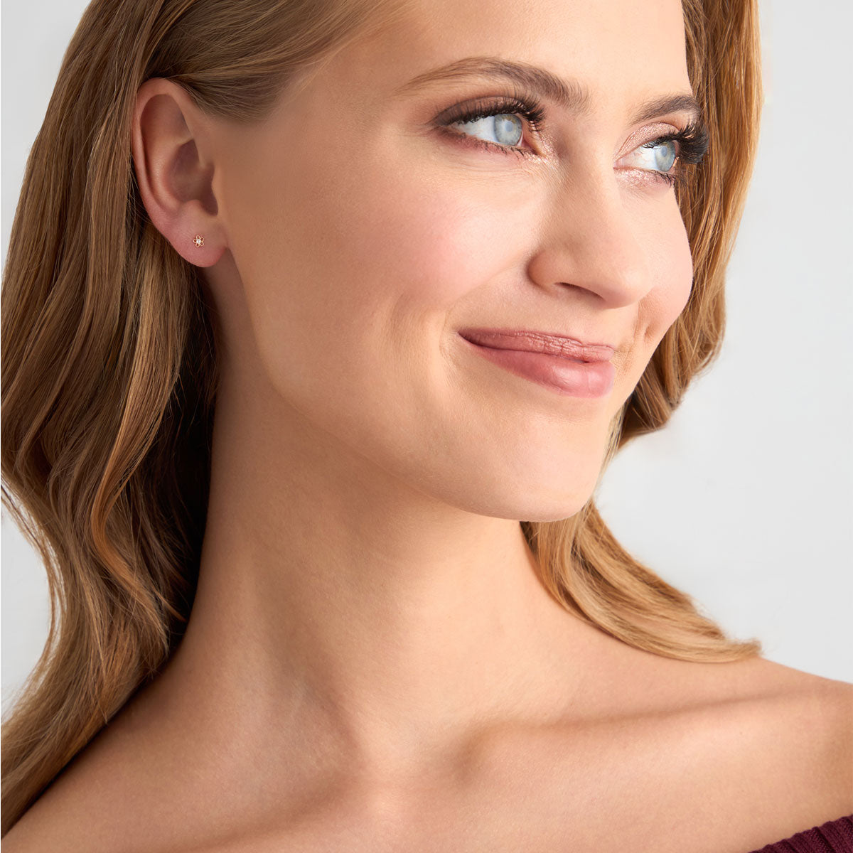 Kolczyki złote z bezbarwnymi cyrkoniami - kwiaty