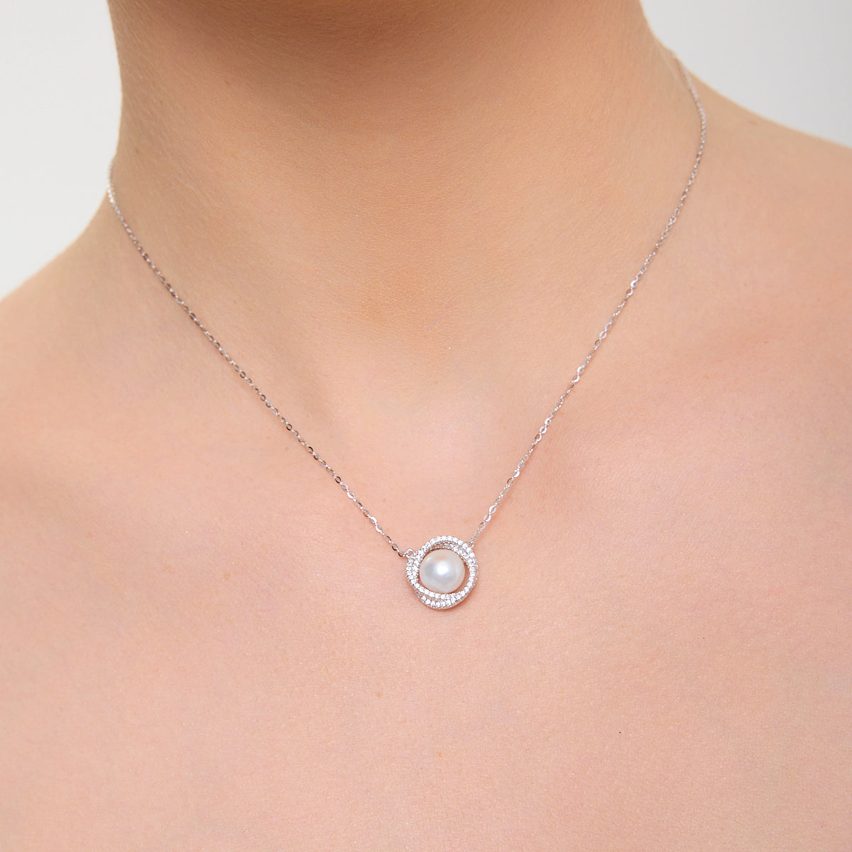 Naszyjnik srebrny z perłą i cyrkoniami
