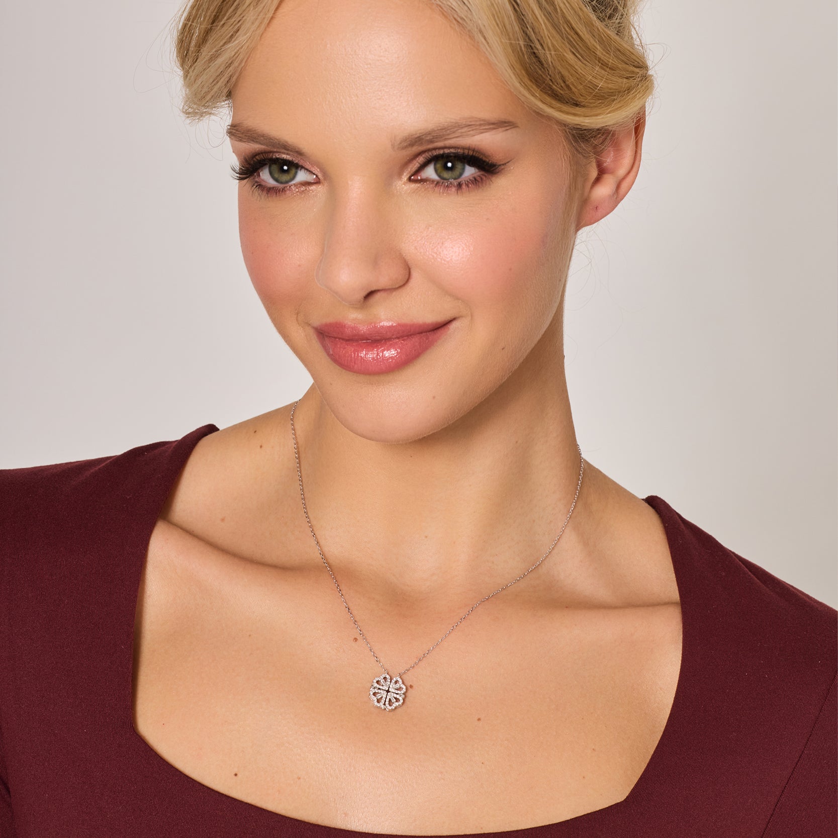 Naszyjnik srebrny z cyrkoniami - koniczyna