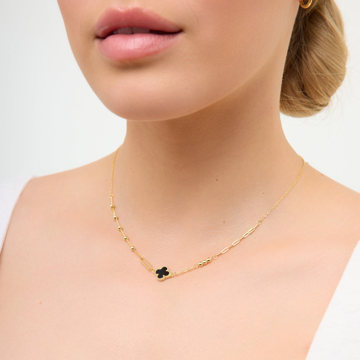 Naszyjnik srebrny pozłacany z czarnym onyksem - koniczyna