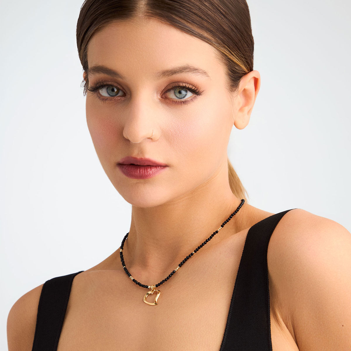 Naszyjnik srebrny pozłacany z onyksem - serce