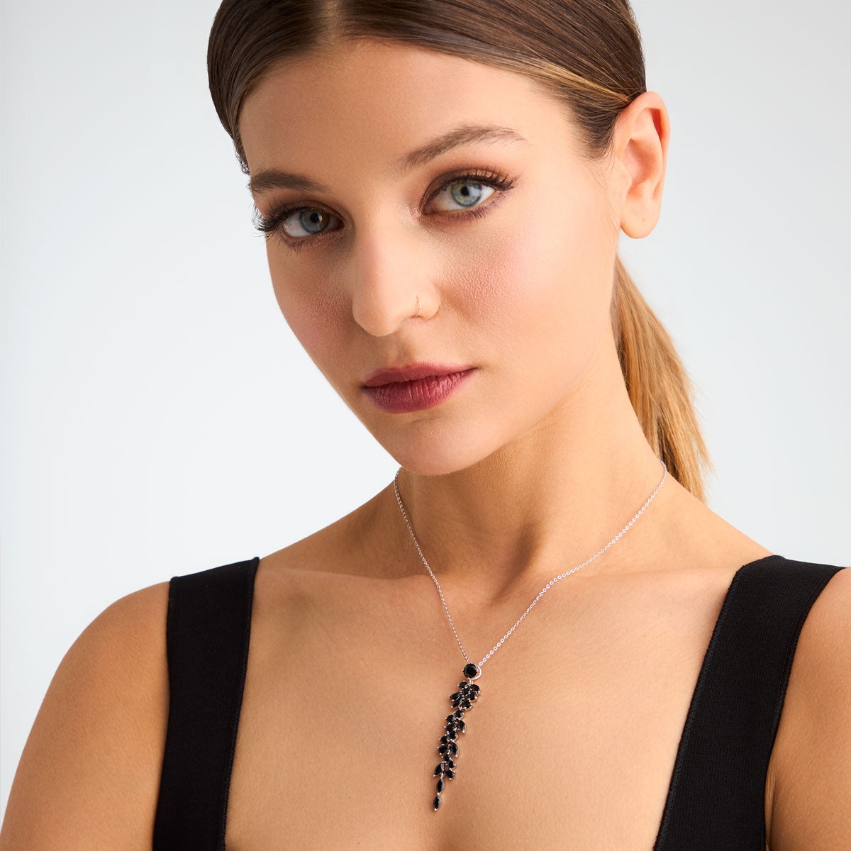 Naszyjnik srebrny z czarnymi cyrkoniami