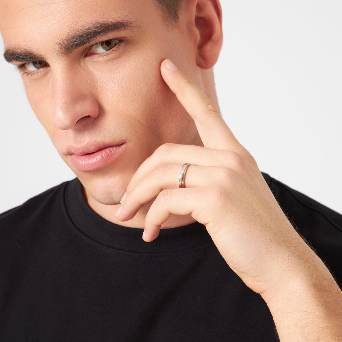 Pierścionek stalowy pozłacany z bezbarwną cyrkonią - obrączka - Moderno