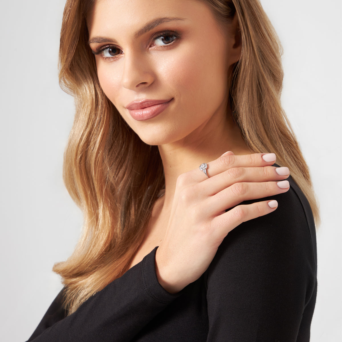 Pierścionek srebrny z cyrkoniami