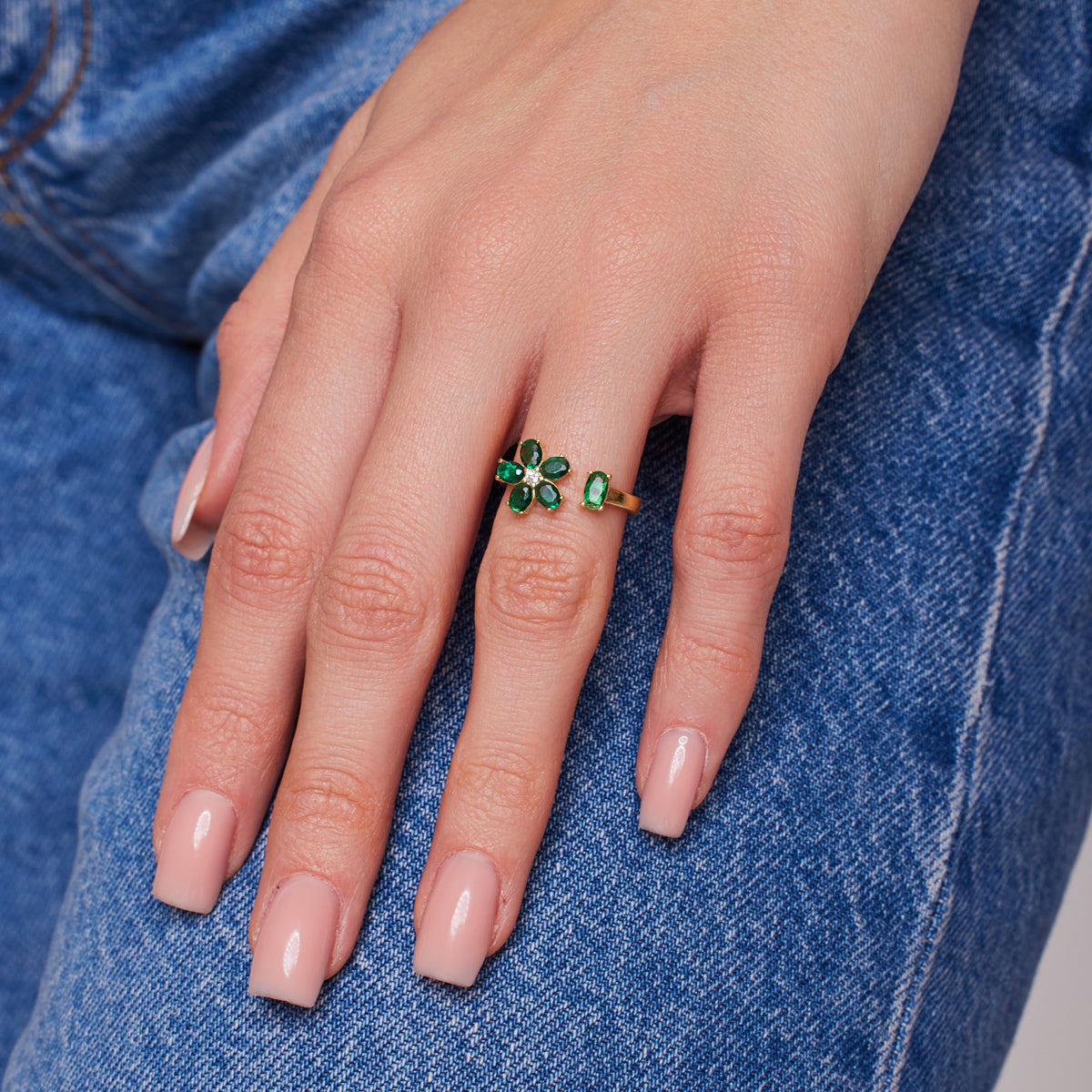 Pierścionek srebrny pozłacany z zielonymi cyrkoniami - kwiat - Tajemniczy Ogród