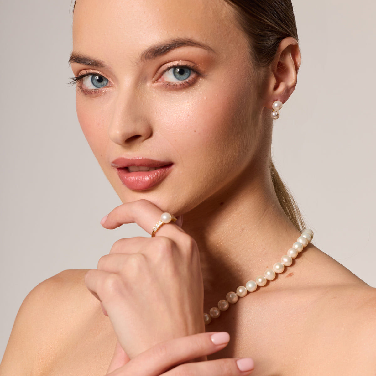 Pierścionek srebrny pozłacany z perłą i cyrkoniami