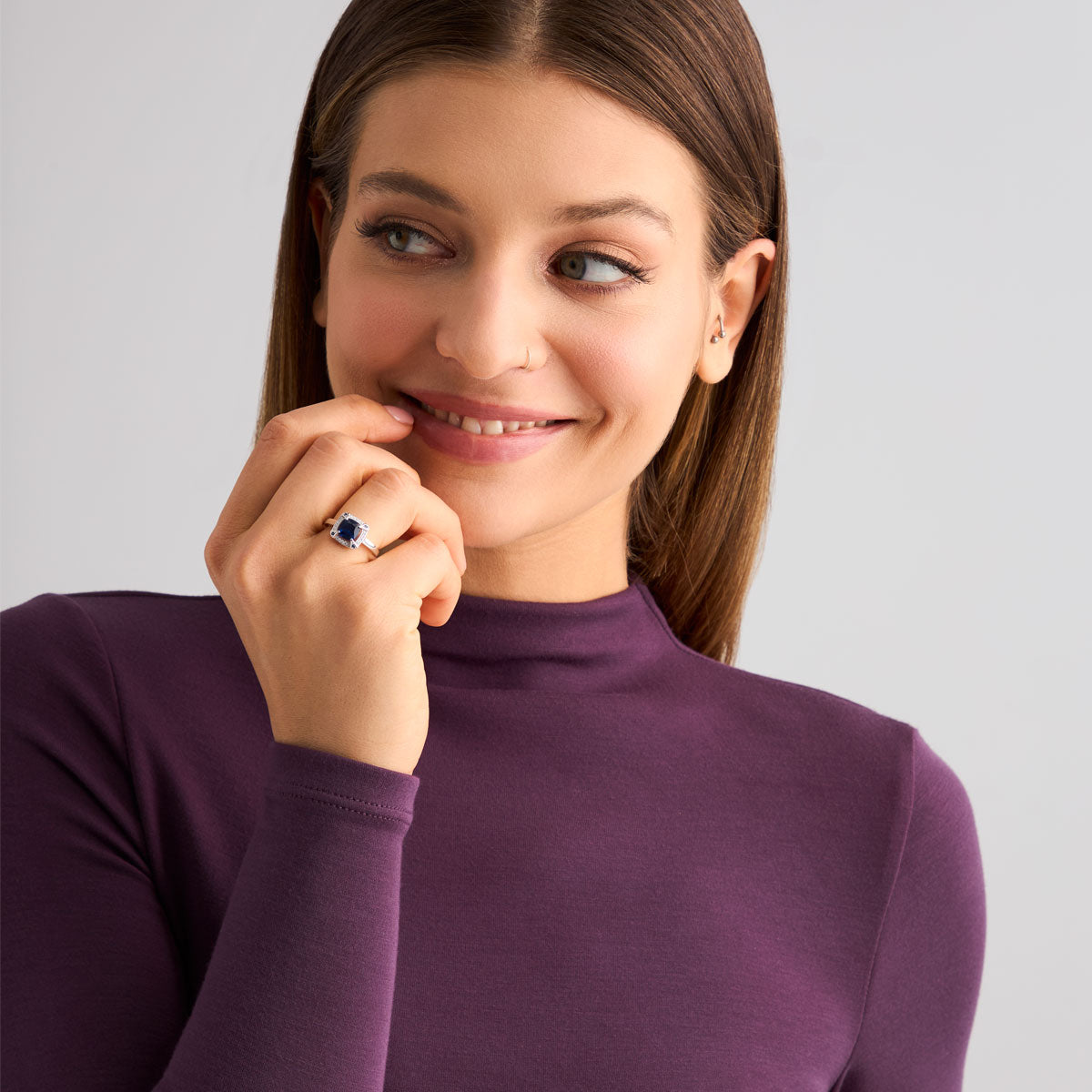 Pierścionek srebrny z granatowymi cyrkoniami - vintage