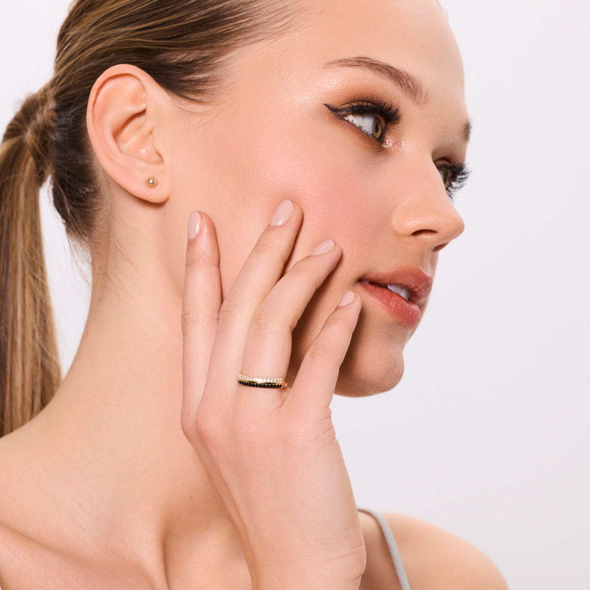 Pierścionek złoty z czarnymi cyrkoniami