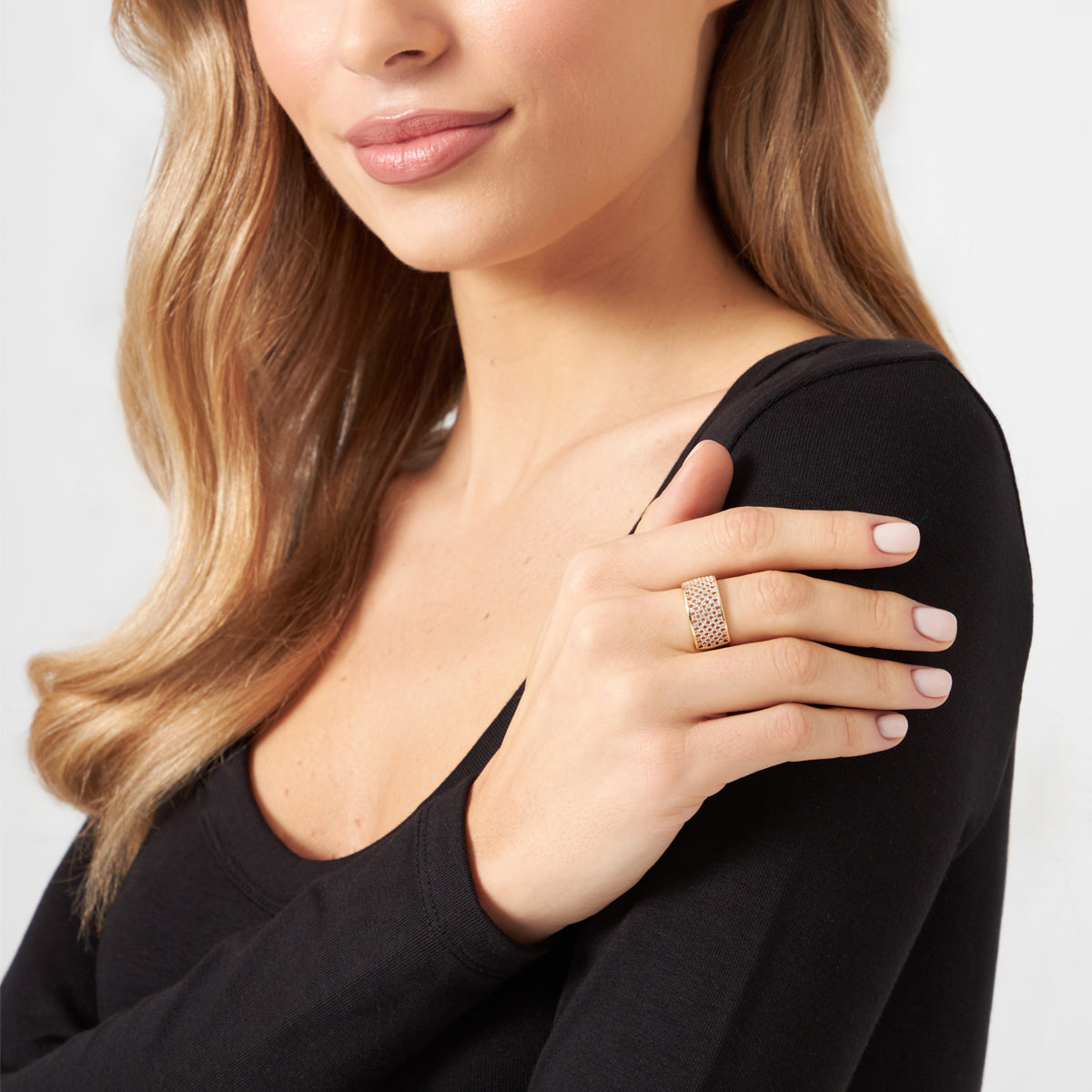 Pierścionek złoty z bezbarwnymi cyrkoniami - szeroki