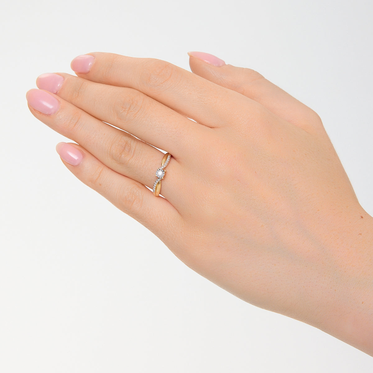 Pierścionek z dwukolorowego złota z diamentem - Illusion