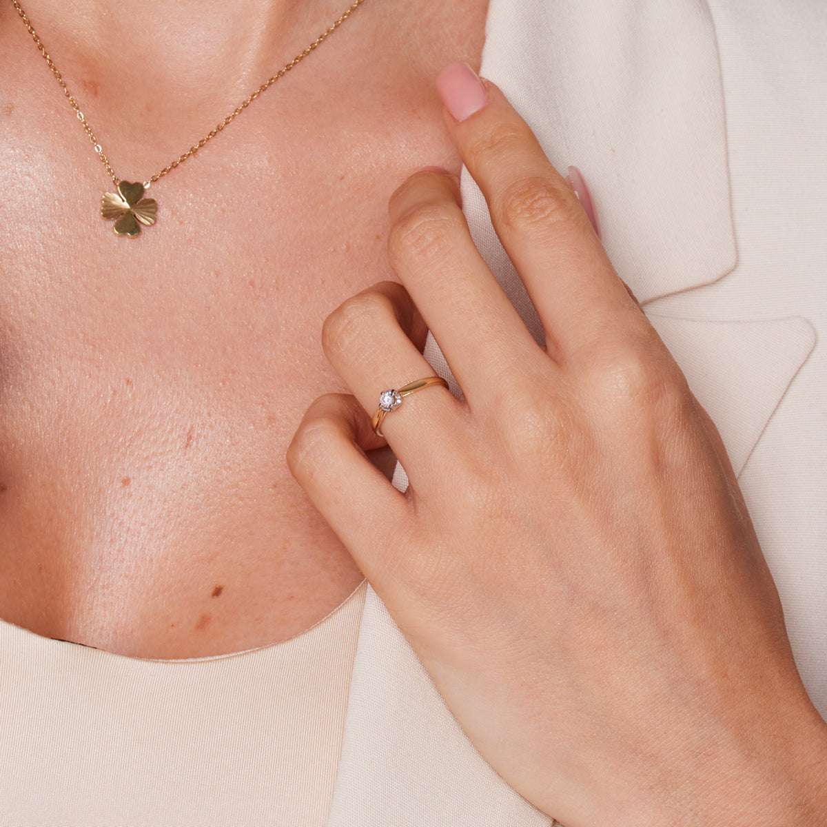 Pierścionek z dwukolorowego złota z diamentem