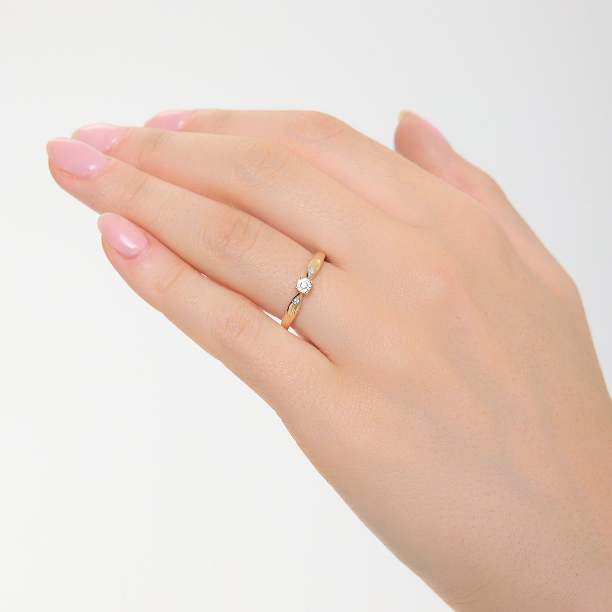 Pierścionek złoty z diamentami - Illusion