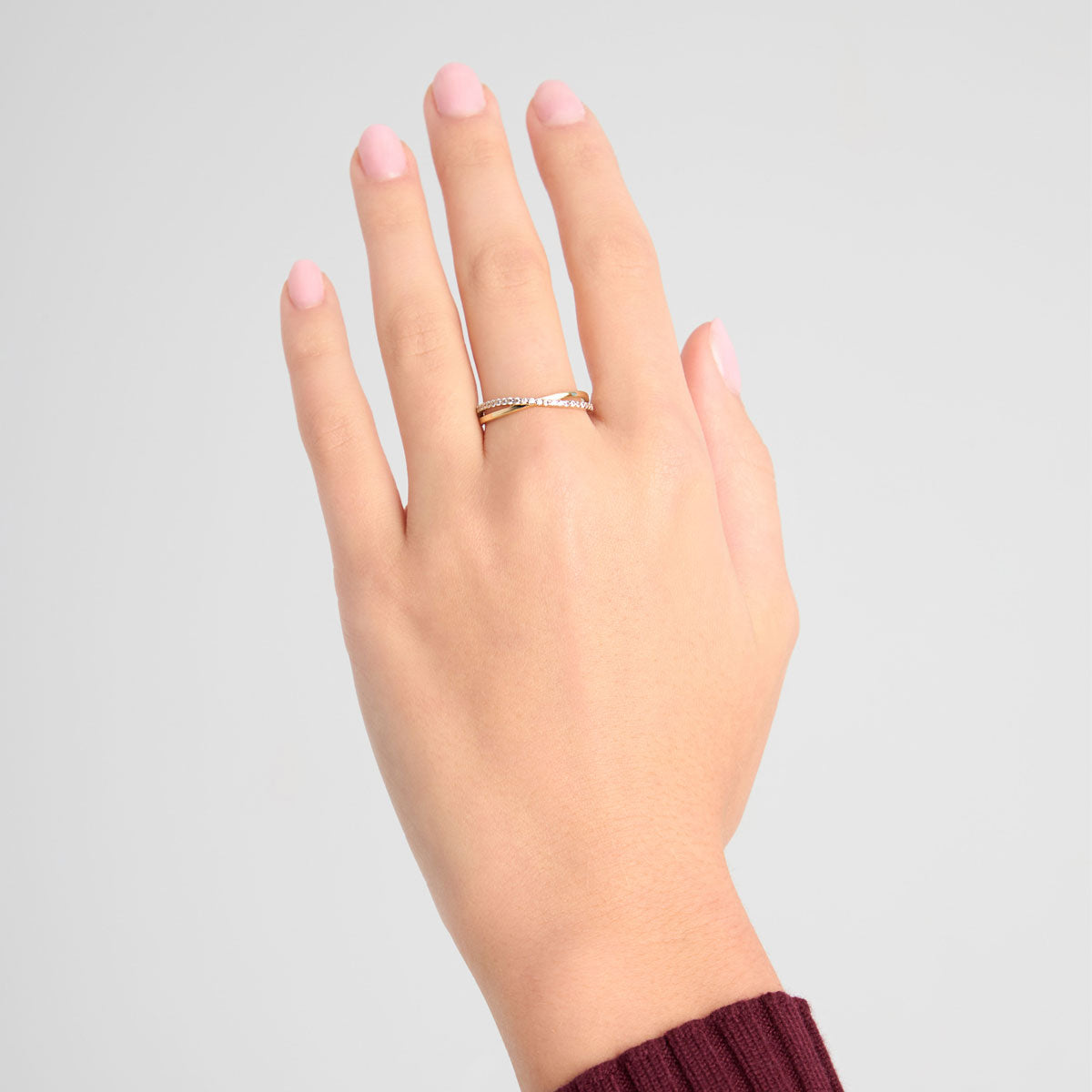 Pierścionek złoty z cyrkoniami - przeplatany