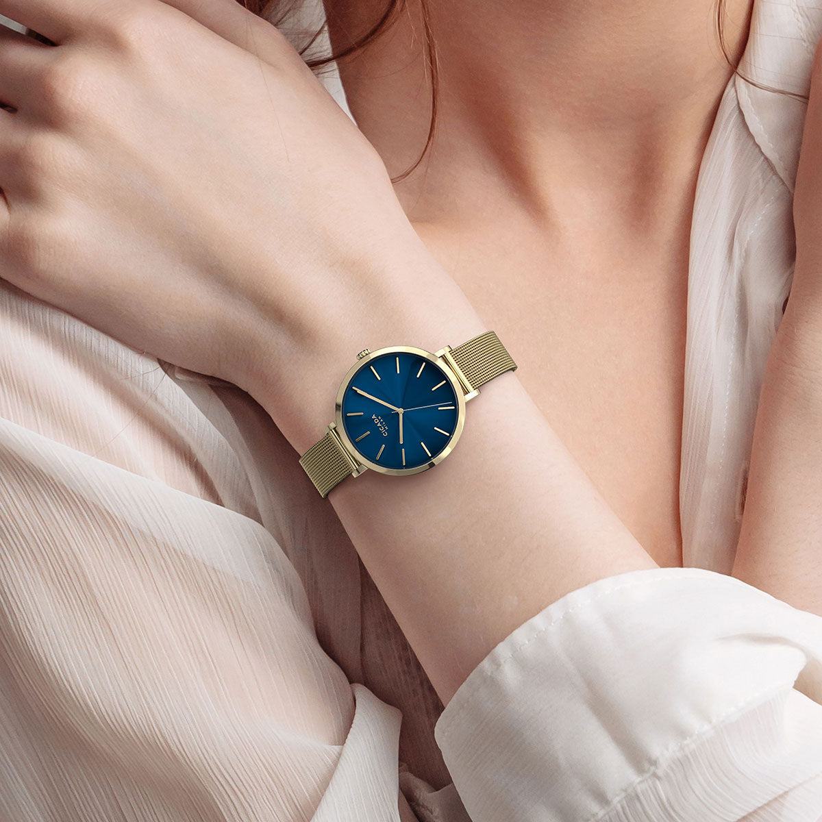 Zegarek na złotej bransolecie - Cicada Noli