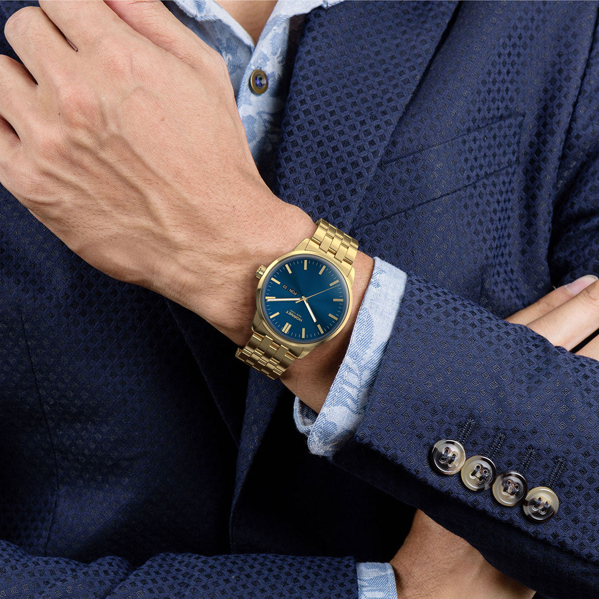 Zegarek na złotej bransolecie - Hornet William