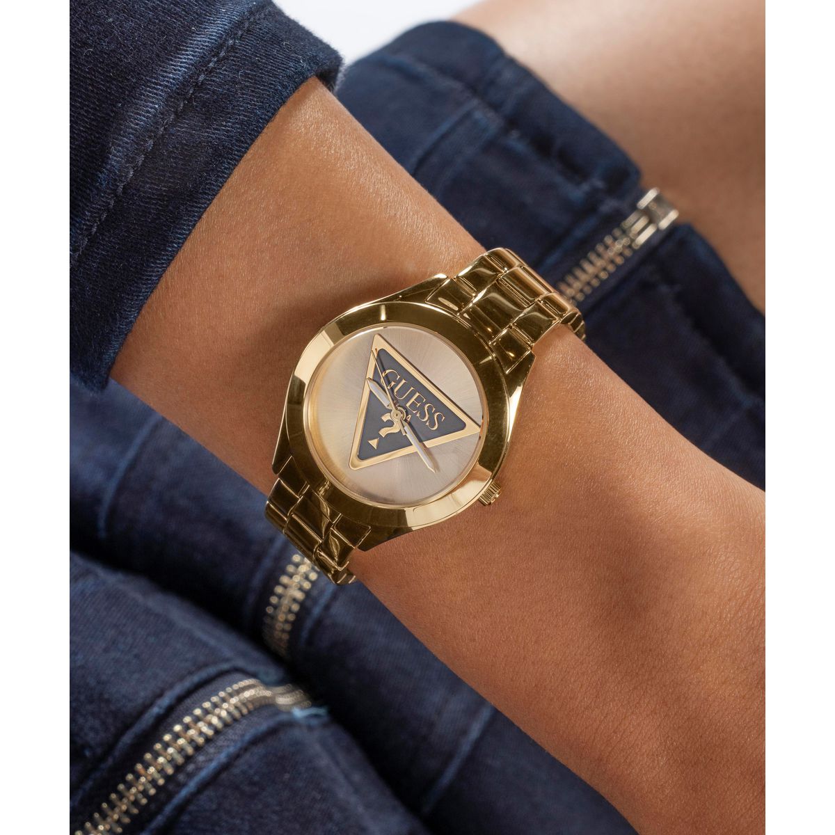 Zegarek na złotej bransolecie - Guess Tri Plaqe
