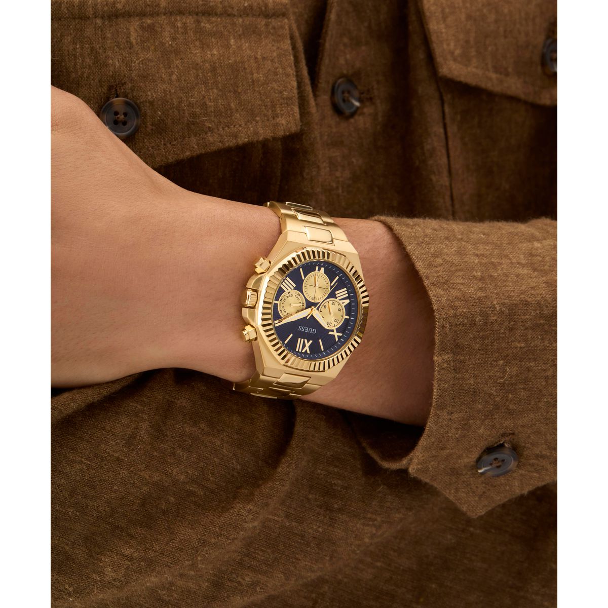 Zegarek na złotej bransolecie - Guess Equity