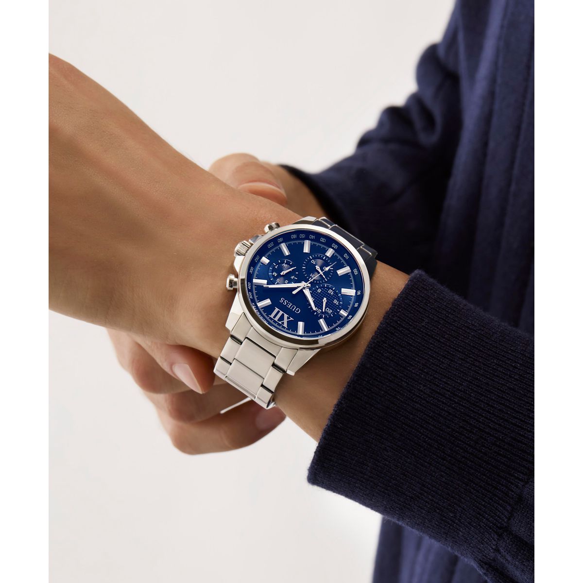 Zegarek na srebrnej bransolecie - Guess Walker