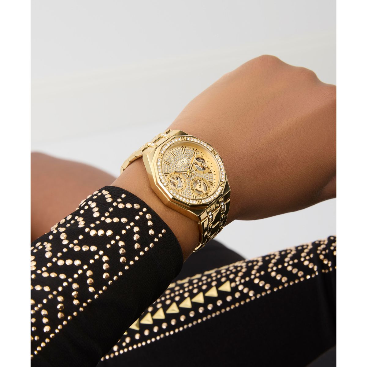 Zegarek na złotej bransolecie - Guess Quinn