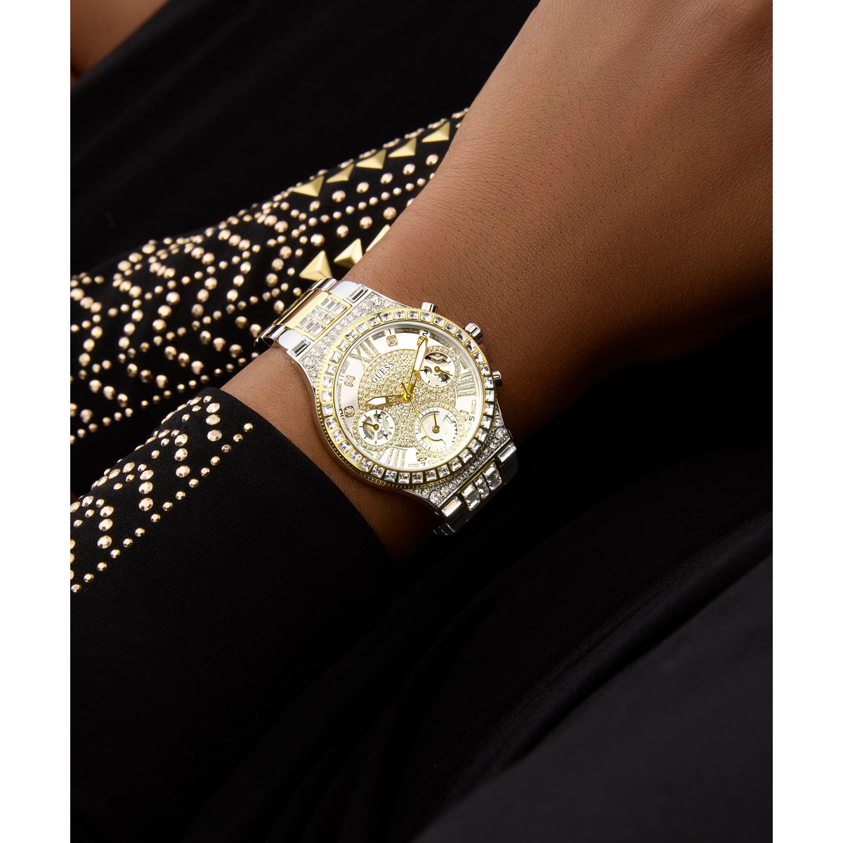 Zegarek na srebrno - złotej bransolecie - Guess Sport Moonlight