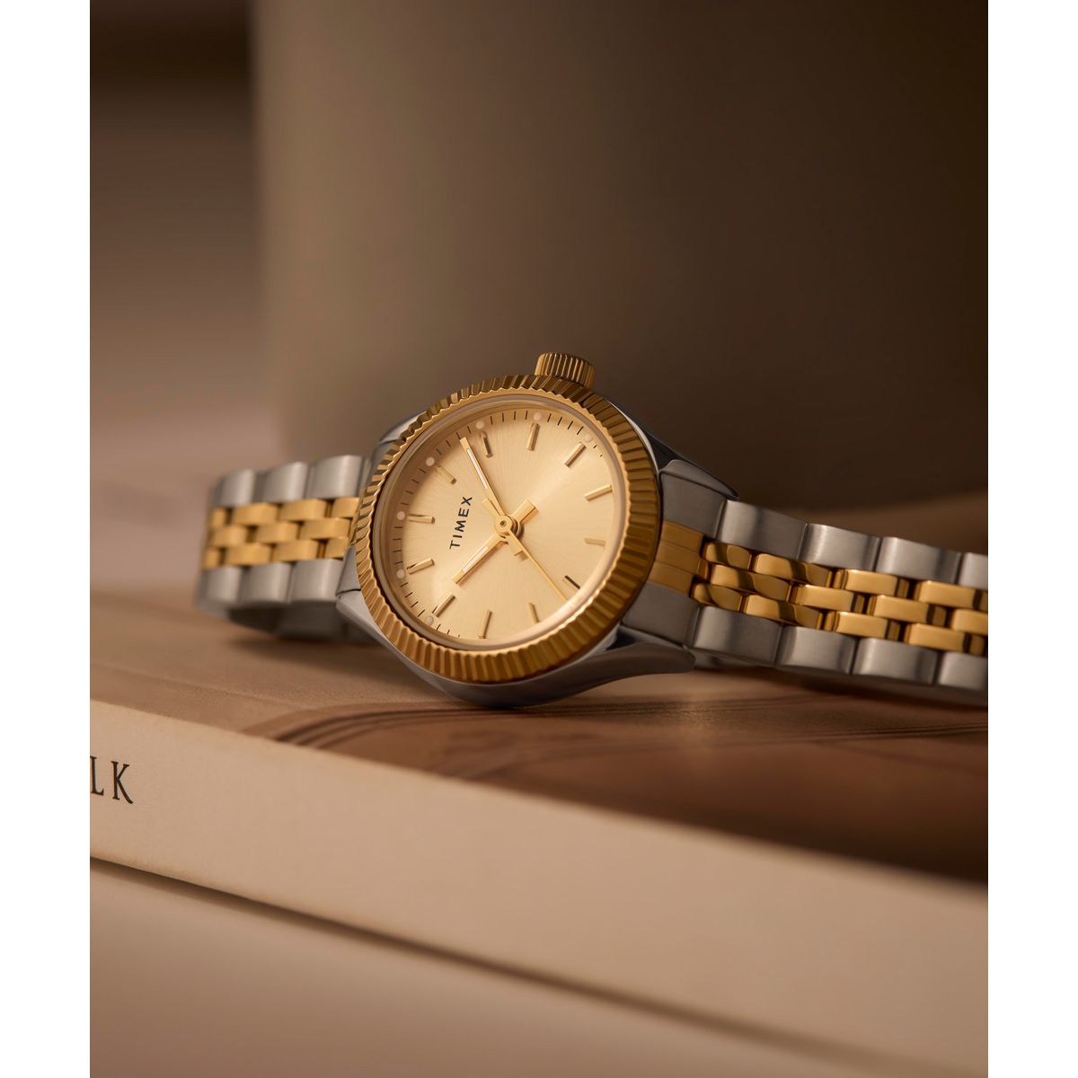 Zegarek na srebrno-złotej bransolecie - Timex Legacy