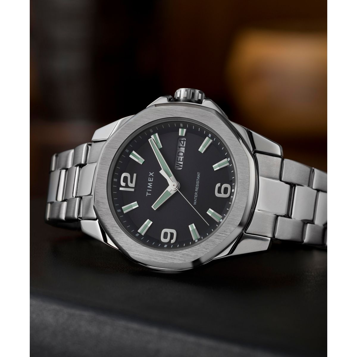 Zegarek na srebrnej bransolecie - Timex Essex