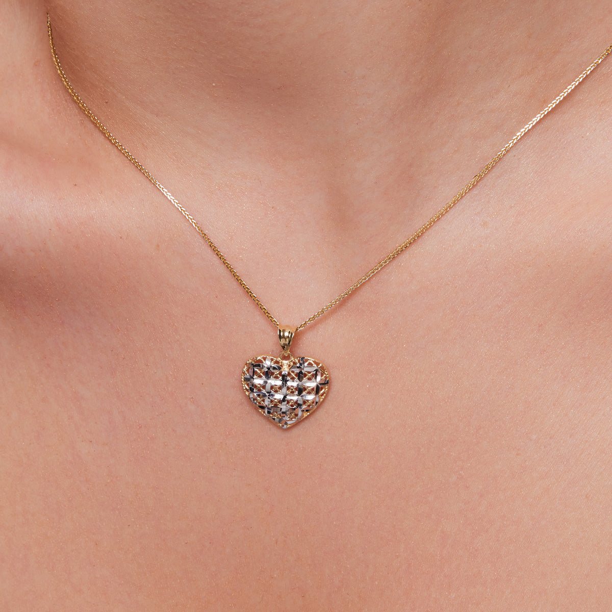 Zawieszka z dwukolorowego złota