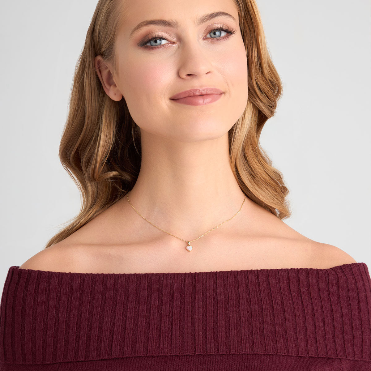 Zawieszka złota z syntetycznym opalem - serce