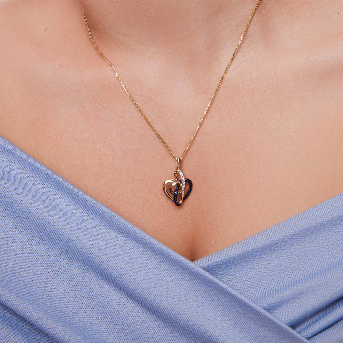 Zawieszka złota z szafirami i diamentami - serce