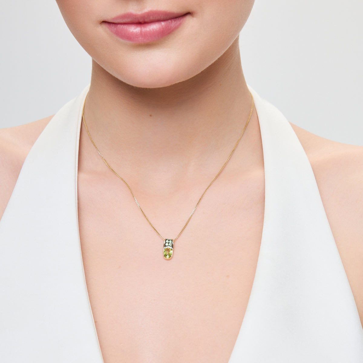 Zawieszka złota z peridotem, granatami i diamentami