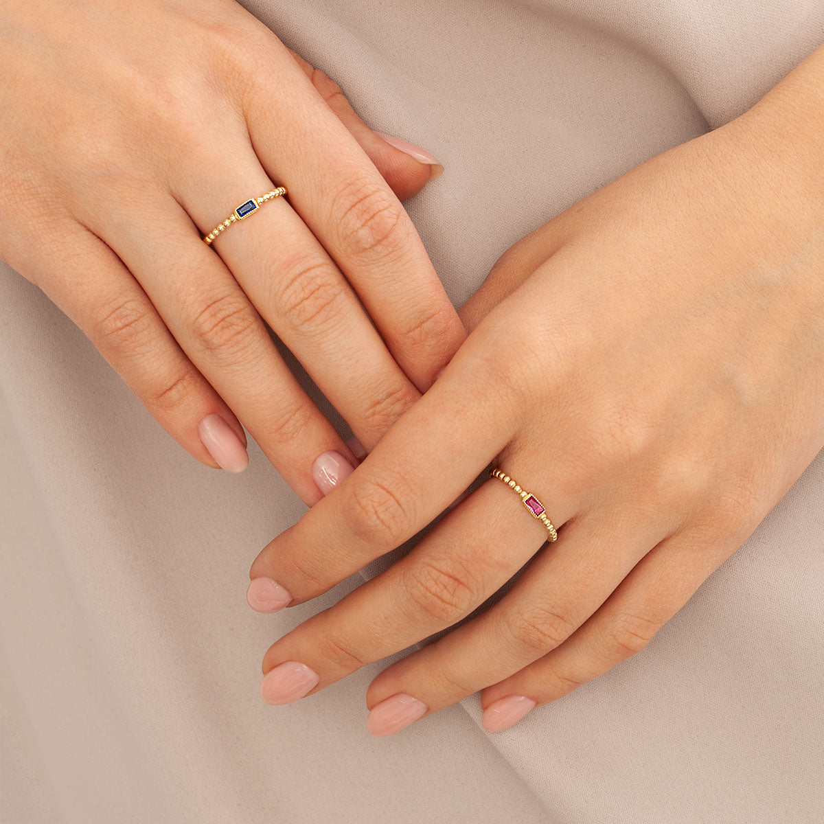 Pierścionek złoty z niebieską cyrkonią