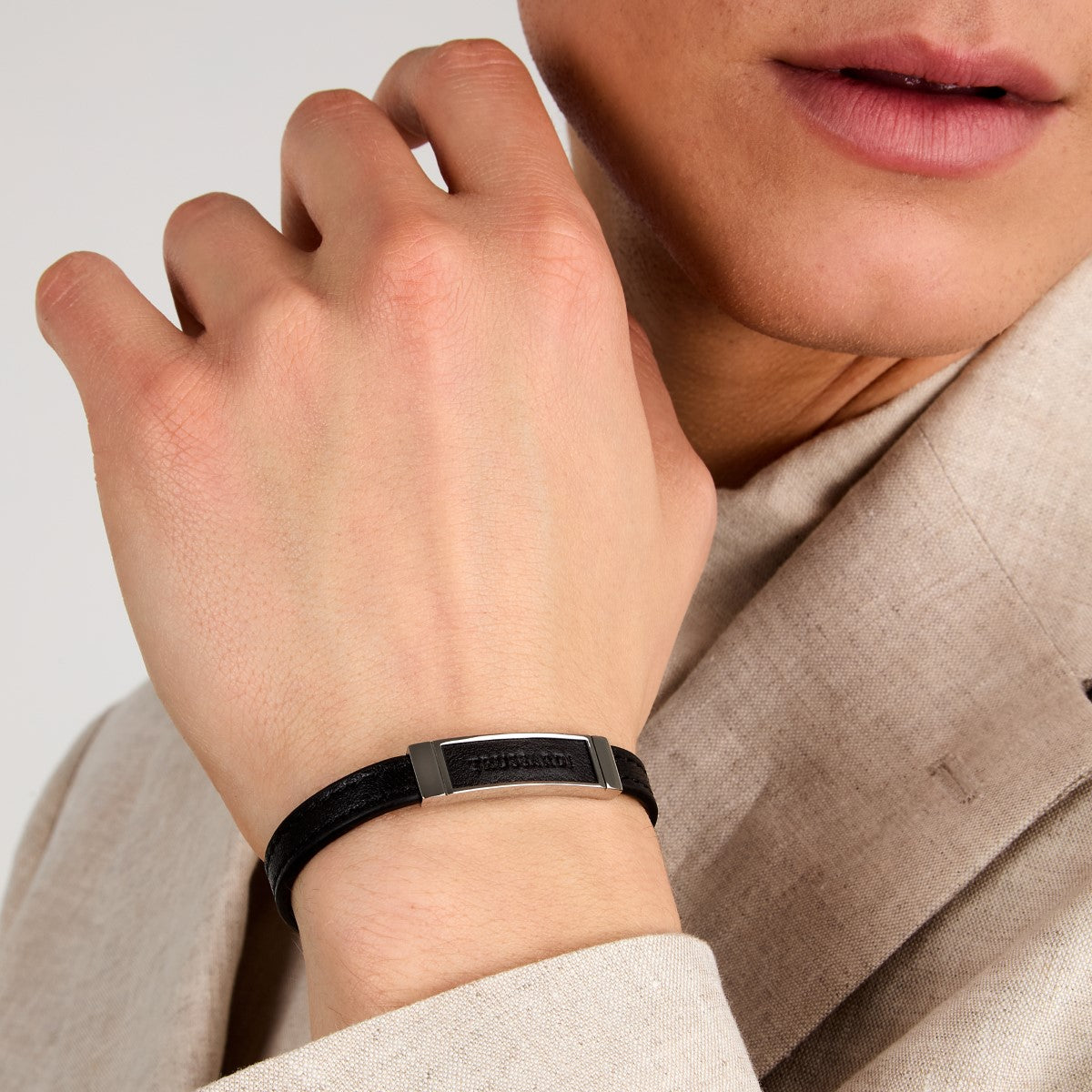 Bransoletka stalowa z czarną skórą - Trussaardi T- Leather