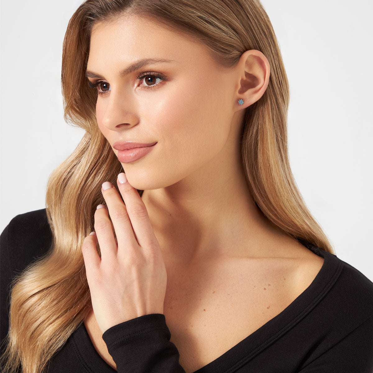 Kolczyki złote z błękitnymi cyrkoniami - kwiaty