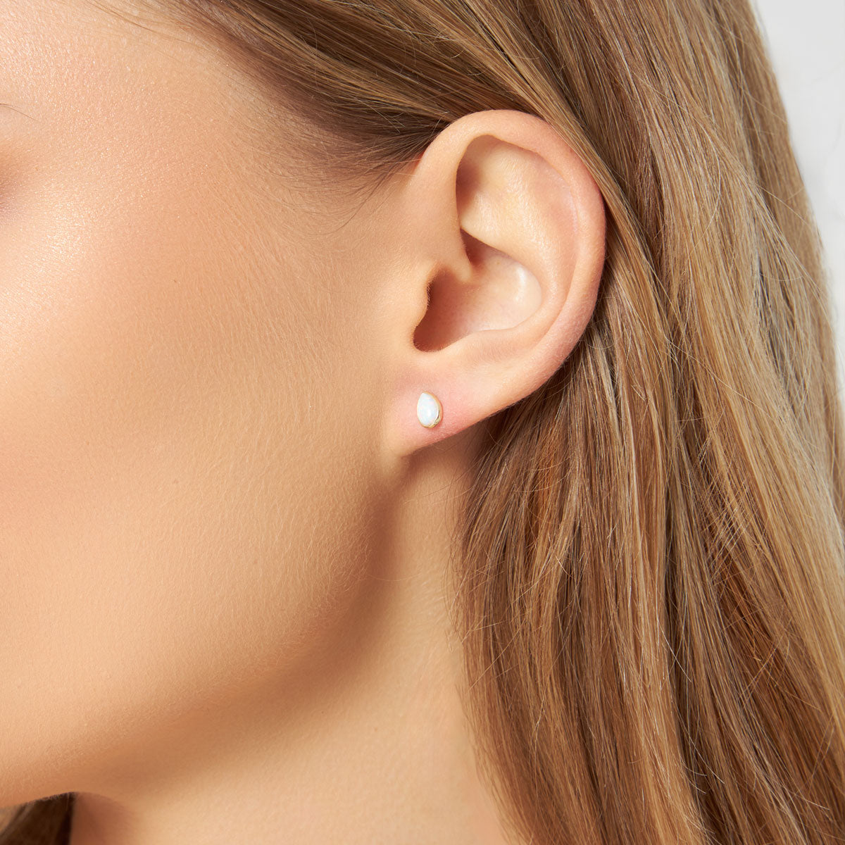 Kolczyki złote z syntetycznym opalem - łezki