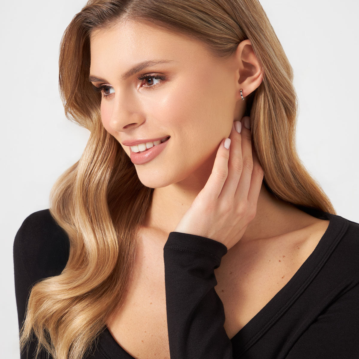 Kolczyki złote z diamentami i szafirami