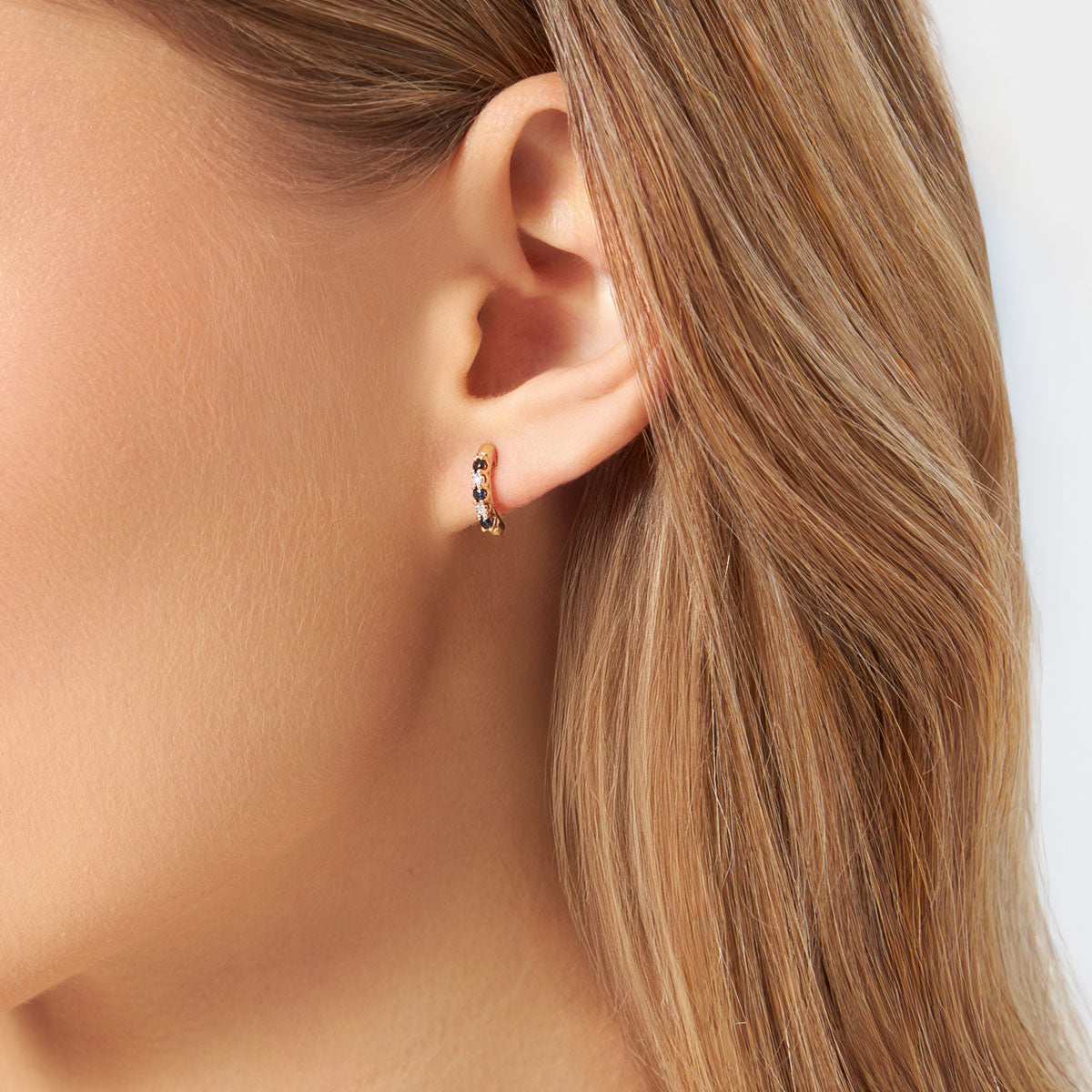 Kolczyki złote z diamentami i szafirami