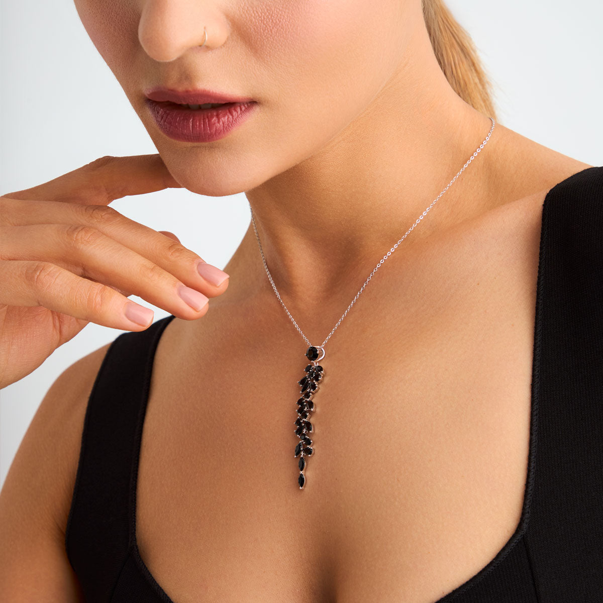 Naszyjnik srebrny z czarnymi cyrkoniami