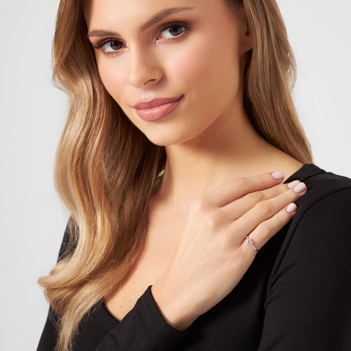 Pierścionek srebrny z bezbarwnymi cyrkoniami - serce