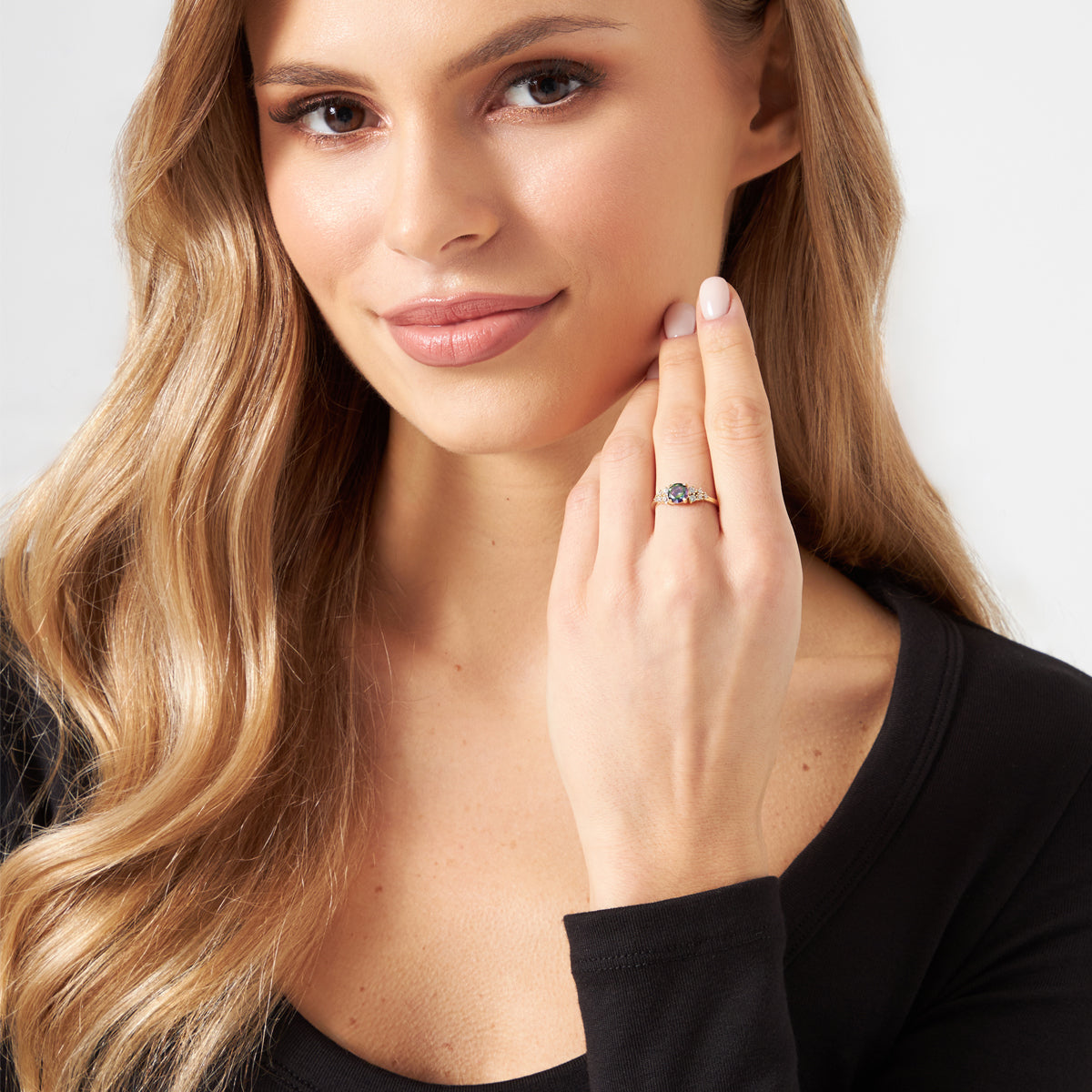 Pierścionek złoty z kolorowymi cyrkoniami