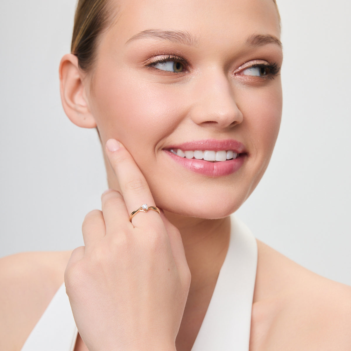 Pierścionek złoty z diamentem