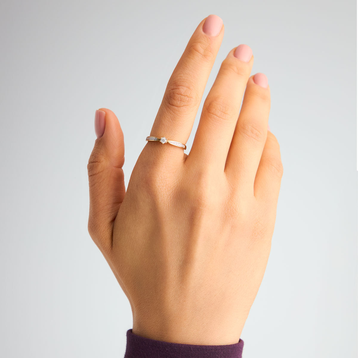 Pierścionek z dwukolorowego złota z diamentem