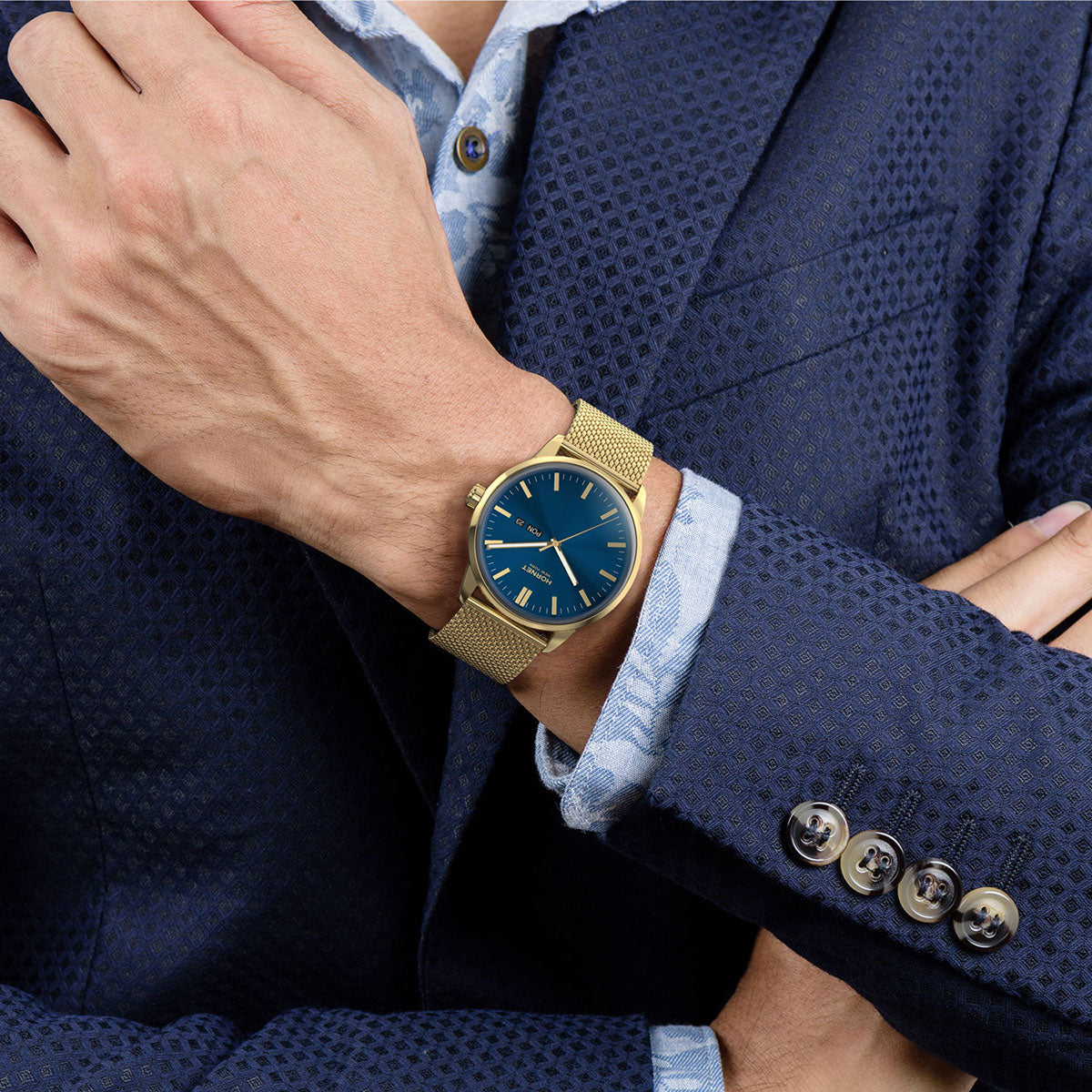 Zegarek na złotej bransolecie - Hornet Lamb